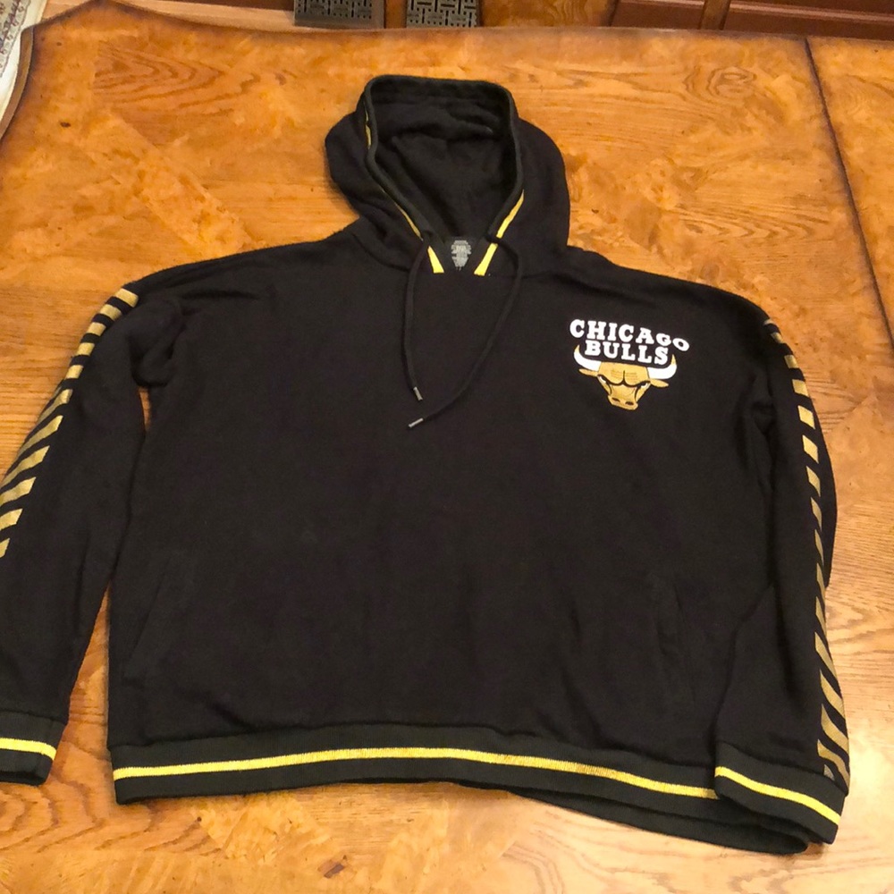 💚3/$13 Chicago Bulls black and gold wide fit hoodie
